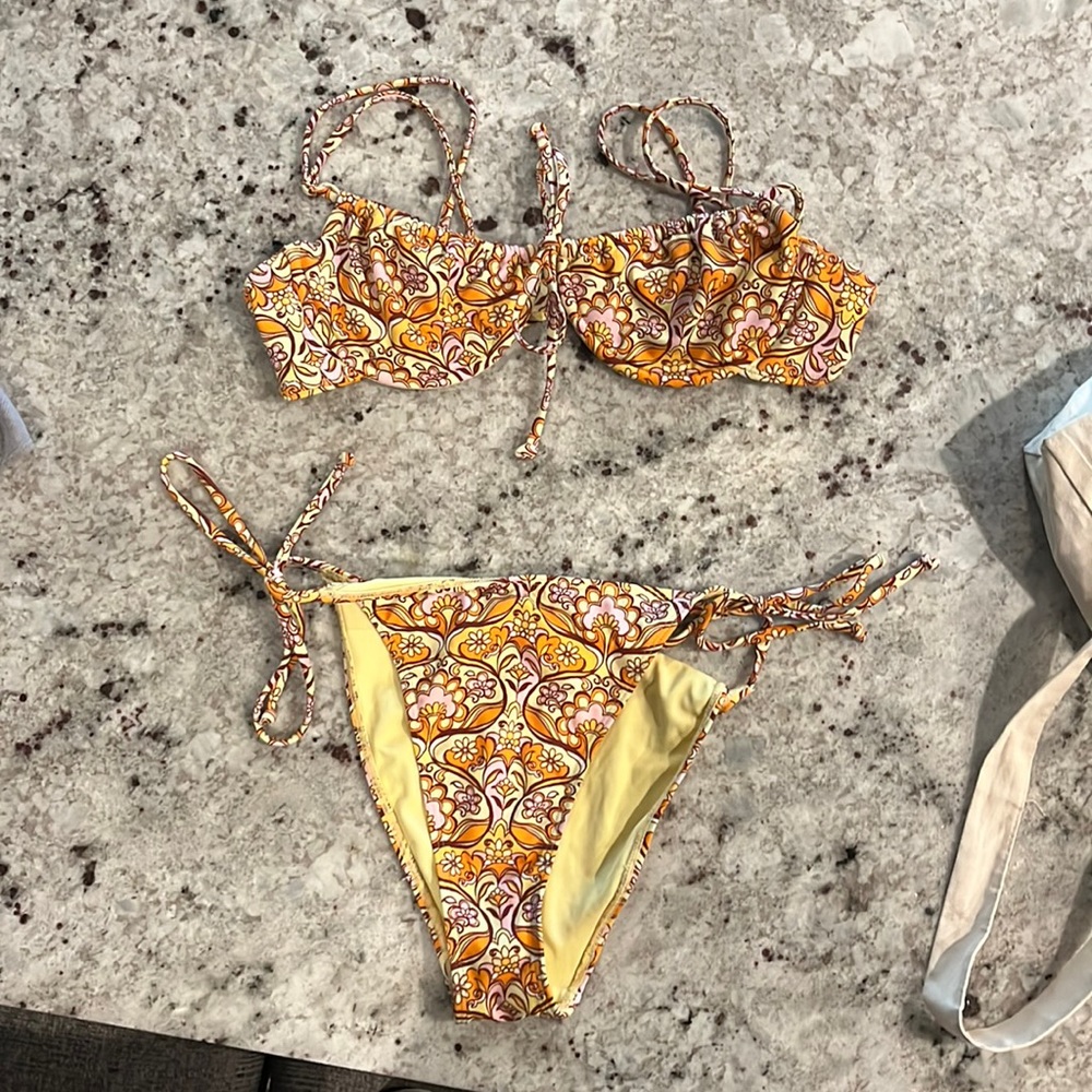 Pacsun swimsuit! Only worn once, imperfect condition. No wear and no stains.